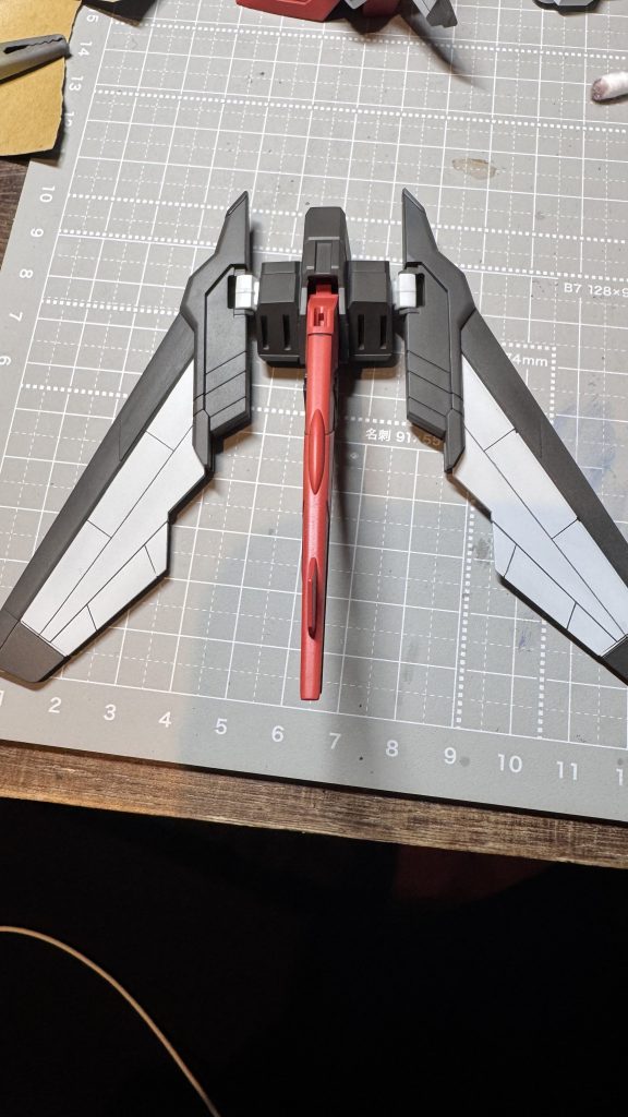 ウィングのモールドにはマクロスっぽさを…