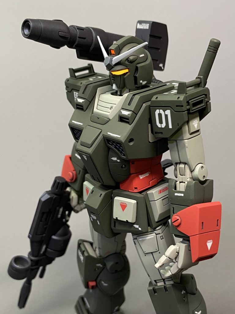 カメラ部はUVライト照射で発光します。