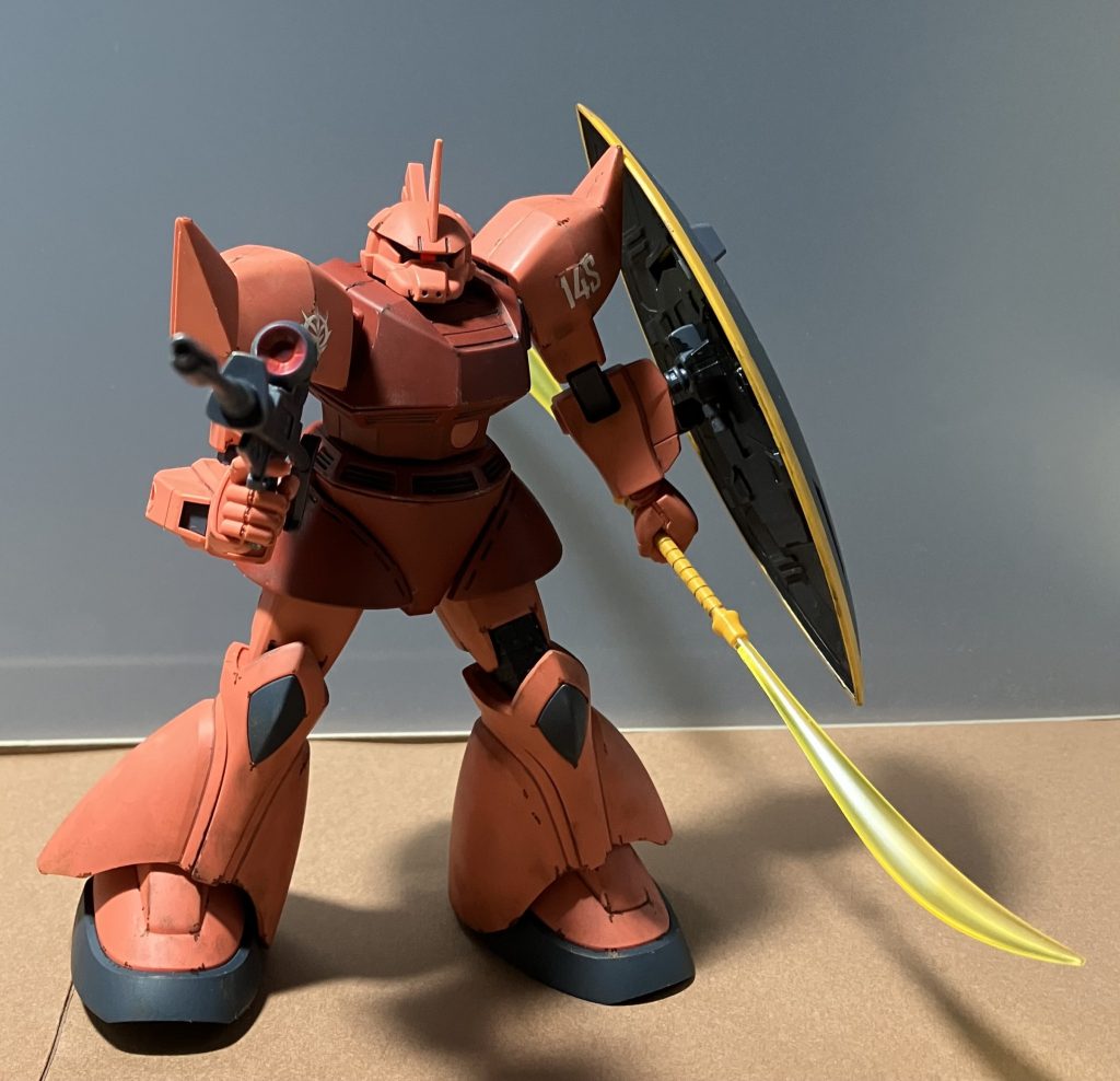 ビームライフルとビーム・ナギナタを構えて