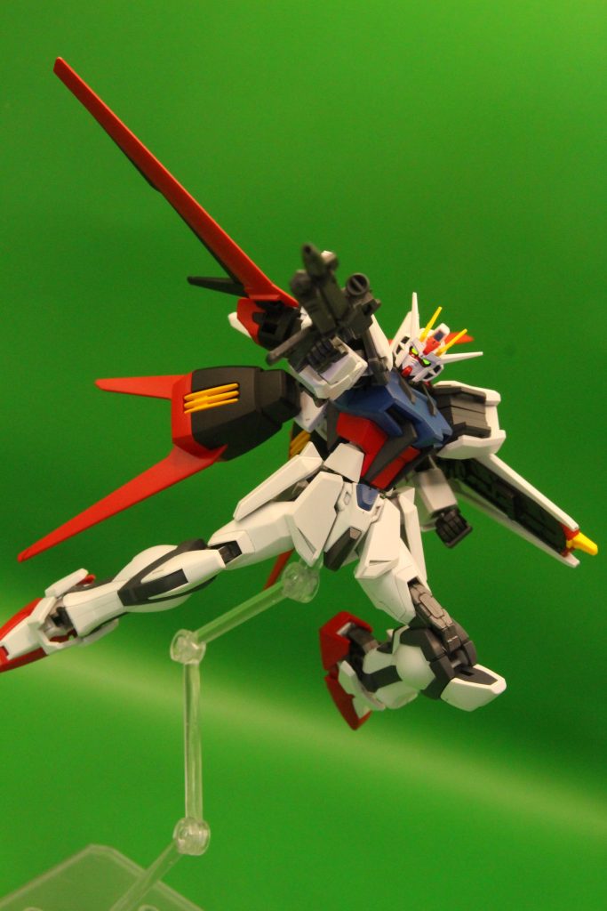 EGの可動域のおかげで迫力抜群。背中が付いただけで印象がガラッと変わるのがストライクのすごいところ。