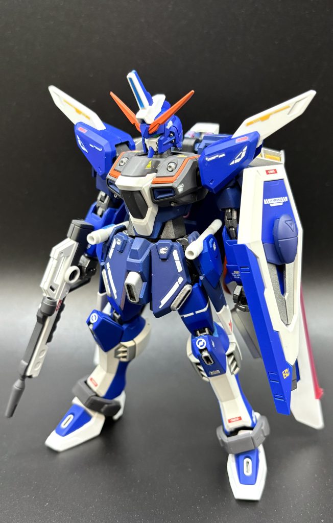 ブルーはYouTubeのミラクルキャンディさんのグフのブルーを真似させて頂きました！鮮やかな艶消しの似合うブルーでこの色めっちゃお気に入りです