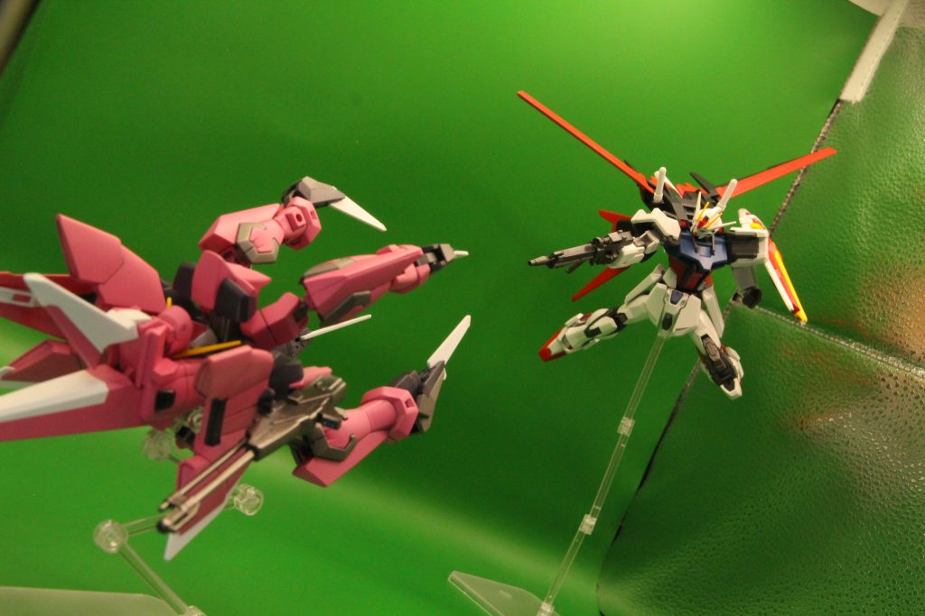 もちろん、やりたいのはこれ！…と思ったら一番大切な(？ )自爆シーンを撮り忘れた…。前期主人公が強敵に敗れて交代、とかでないあのシーンは心にささりますよね！次回は本命、残りのストライカーたちを投稿予定です。拙い作品を最後までご覧下さり、ありがとうございますm(_ _)m