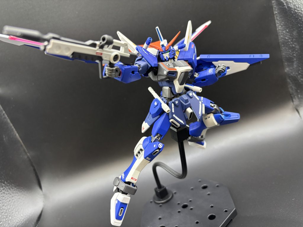 明るい方のブルーはインディブルー、キャラクターブルー、デイトナグリーン、蛍光ピンクの調色で艶消しトップコートです！