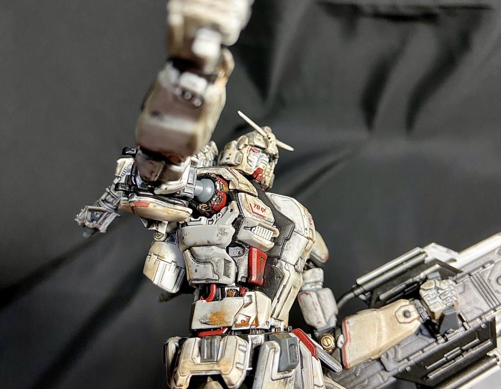 フレームは黒鉄、金銀、赤で塗装しました脇腹がセクシー🥰