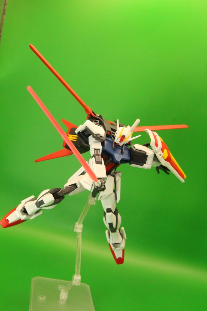 個人的には抜刀が似合うこのストライク、湾曲したサーベルエフェクトとか作ればよかったなぁ〜、と思う今日この頃です。←作れる技術はない…