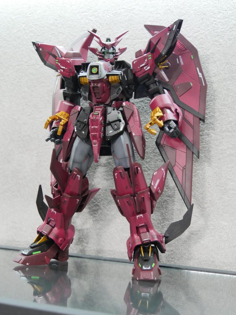 羽根はプラ板から製作。爪は可動式。