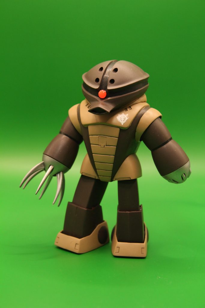 モノアイはHGアイズの裏にシルバー、表に蛍光ピンクで仕上げて、突貫製作な旧キットアッガイの完成です!色々失敗しましたが、今回は小学生時代のリベンジで…塗装と接着後も爪が可動します!キットの出来もいいし、もうこれで満足♪ …といわずこれからも精進します💧拙い作品を最後までご覧下さり、ありがとうございましたm(_ _)m