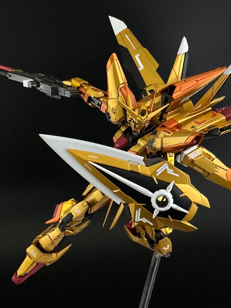 アカツキのシールド大好きなんですよね。でも今回中央のマルイチモールドが開口されていて(これシールドとしていいんかな)とは思いました。