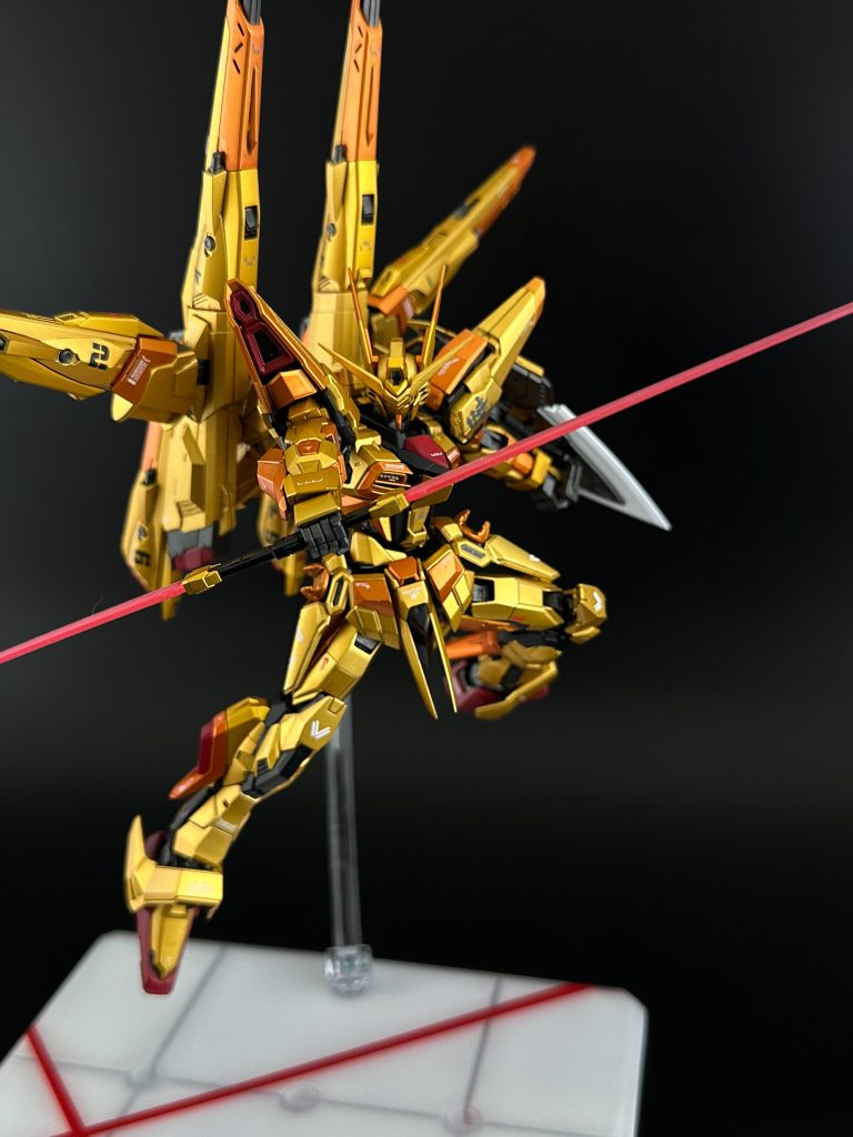 賛否両論(否寄り)のAMSJですが、私のものは肘が緩く膝がカッチカチで動かす時に気を使います。股関節は塗装を厚めにすることで現在はそこそこ硬いのですが時間経過で緩くなりそうです。角度は固定されますが付属の支えパーツに頼ることになりそうですね。春までにゼウスシルエットも制作予定ですのでまた顔を出すと思います。最後まで見て頂きありがとうございます！！