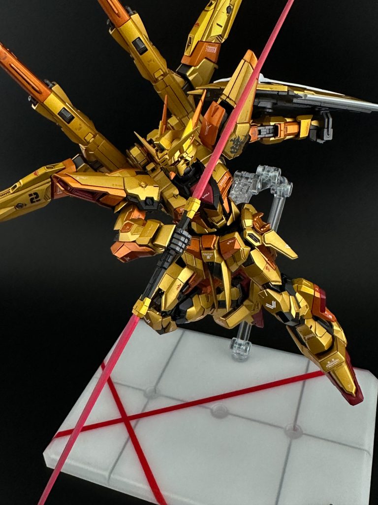 サーベルエフェクトも新規のものが欲しかったですね。RGアストレイ系は多分合わなかったと思うのですが...手元に無く試すことが出来ませんでした。