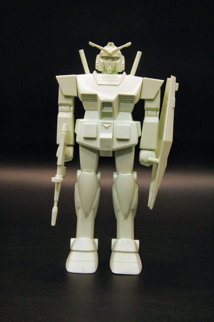 初めは接着剤だけでサクッと組んで終わり、と思っていた自分が浅はかで…。思ったよりもパーツな噛み合いが悪く、瞬着などですき間埋めしてるうちに今度は合わせ目の見栄えが超絶悪くなり、″素組み風″の塗装でごまかしました💧