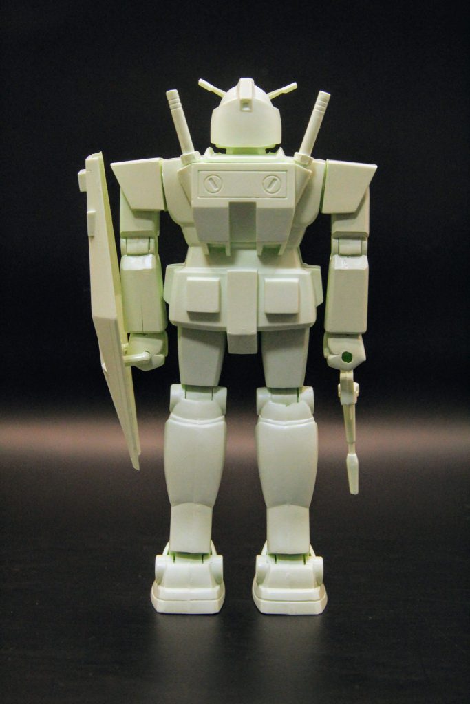 それでもところどころに見え隠れする粗は愛嬌ということで…。アッガイに続き、旧キットと戦ってこられた先輩モデラーの方たちへの敬意があふれてきました( 涙) 今年は製作と投稿ペースを上げることが、ささやかな自分の目標です!拙い作品を最後までご覧下さりありがとうございますm(_ _)m