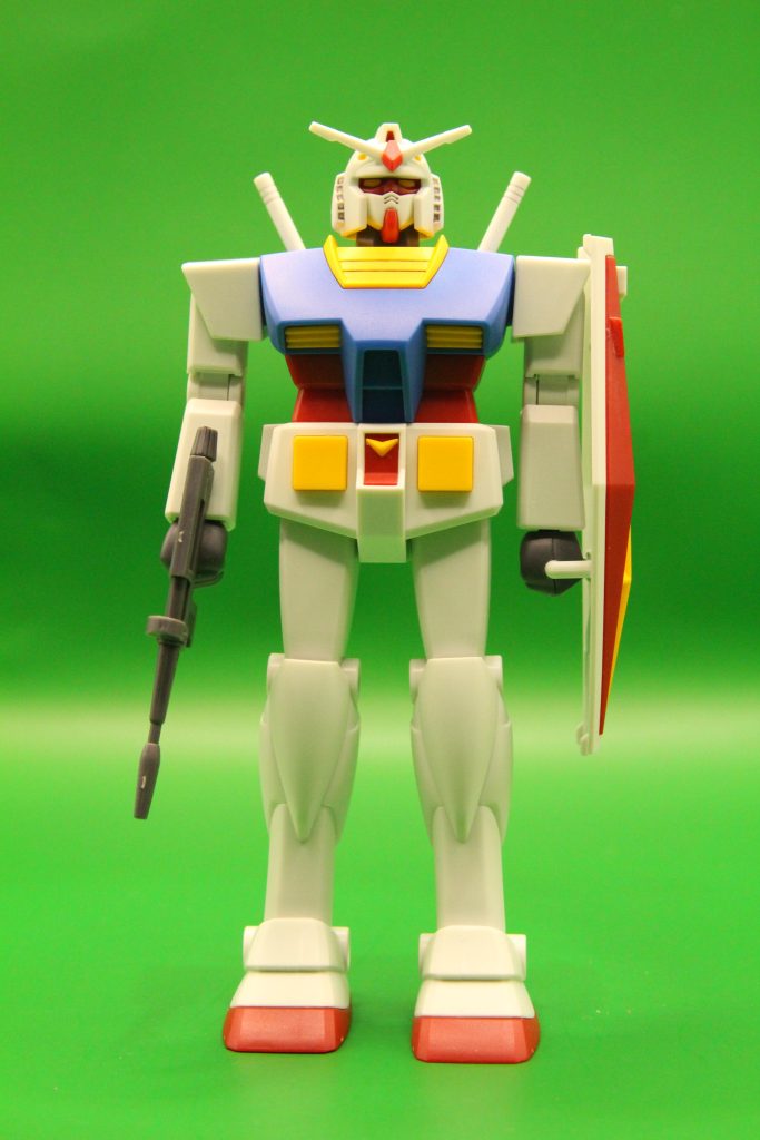 今回は…何もしていません(どやっ )。多少のスミ入れと半ツヤのトップコートのみ。現在の技術で再現されたガンダムの実力を引き出します(笑 )