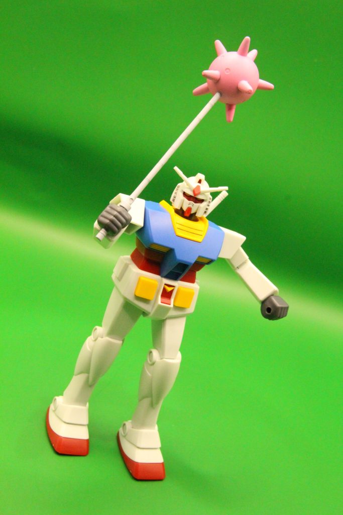 そしてビームジャベリン。キットのままだと棒だけ、何か球状のものは…と部屋を物色していたところ、おおよそハイパーには見えないハンマーの先端を発見!ハンマー2種を作るのも大変なので、PPAP的なノリでぶすっとさしてみました( 笑)