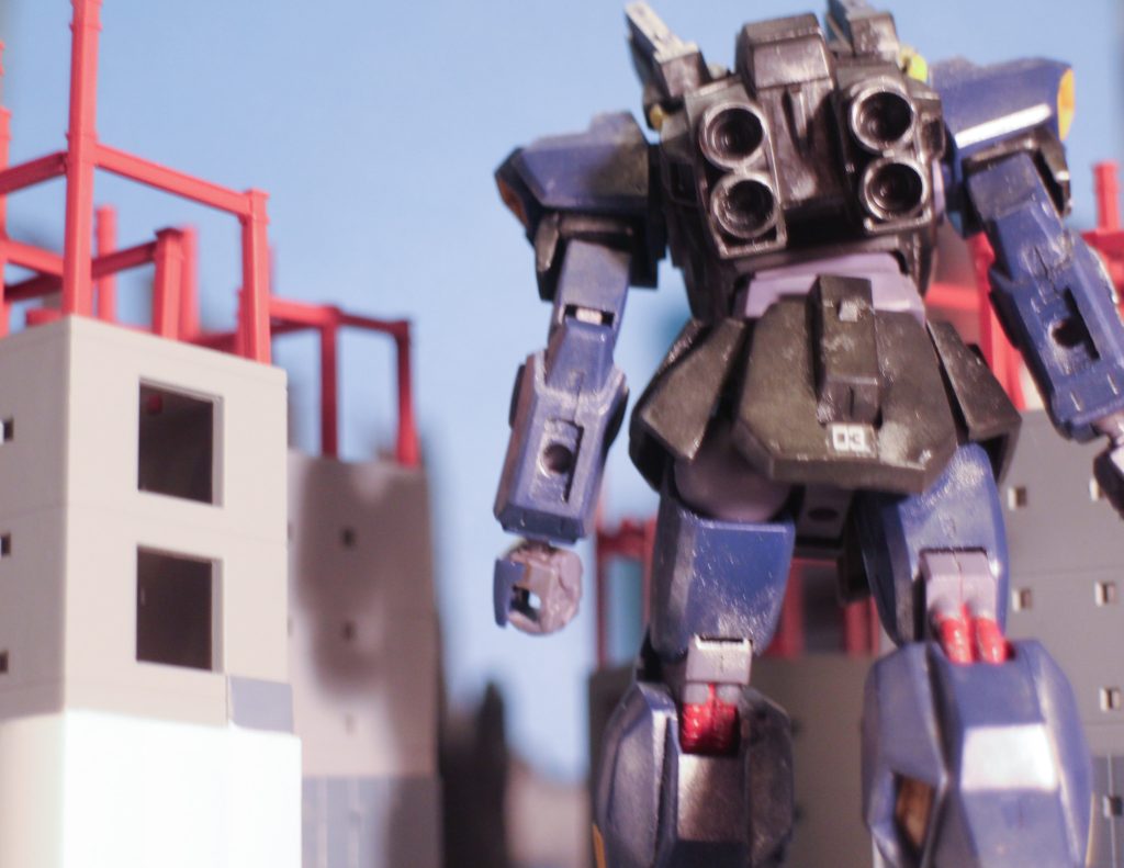 足元には瓦礫を設置して、部分塗装してみました