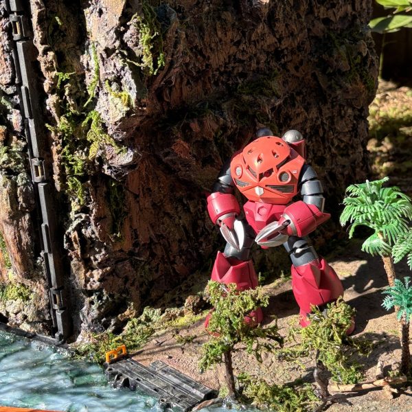 初投稿❗️ジャブロー的なサンダーバード的な基地（デカいジオラマ）