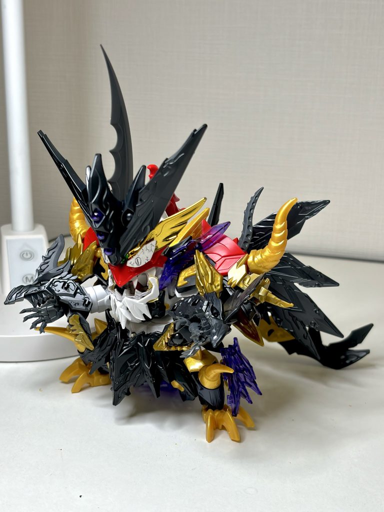 足は画像では分かりにくいですが真駆参のケンタウロス形態がもともと足を延長しており、それに装甲を追加しました。