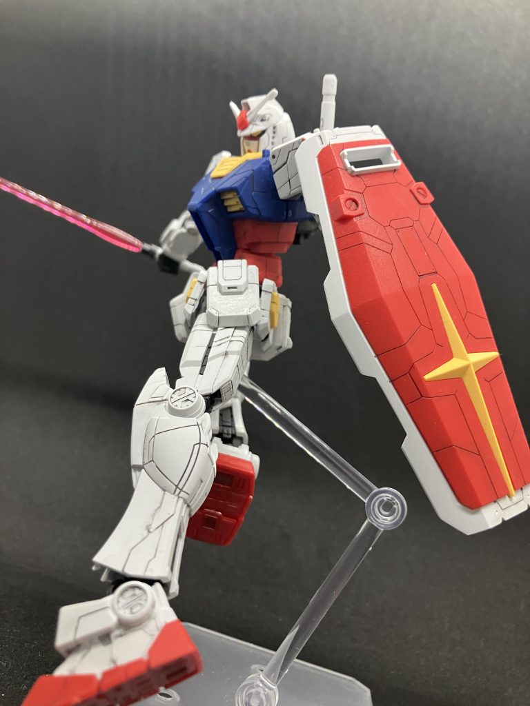 浮かせてみた図というか、足裏の接地がイマイチで浮かせておきたいのが本音腰アーマーもミニスカ?なので股関節の3mm穴で色んな角度つけられます