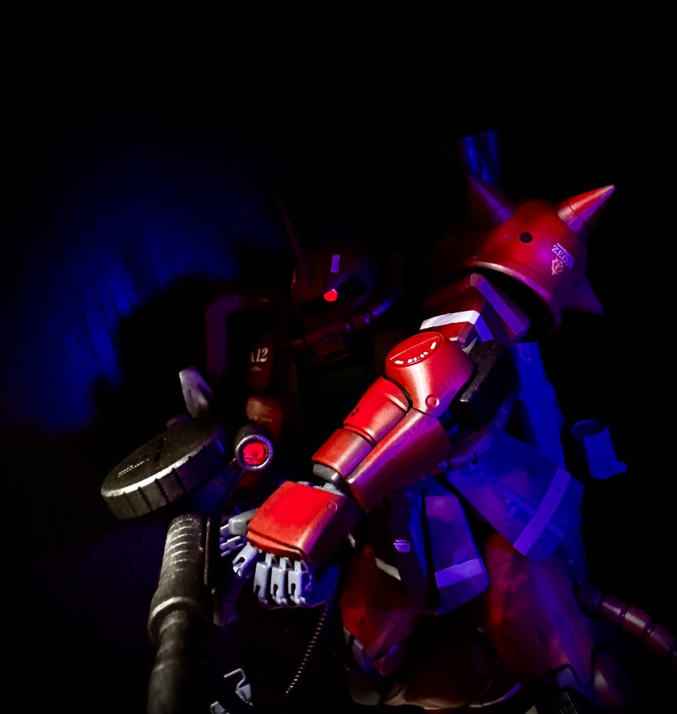 モノアイの音が聞こえてきそうな描写で撮影起動時のブォーン。あの独特な音ほんと大好きなんですよね〜☺️そして目だけグリグリ動く描写。共感してくれる方いますか?😅