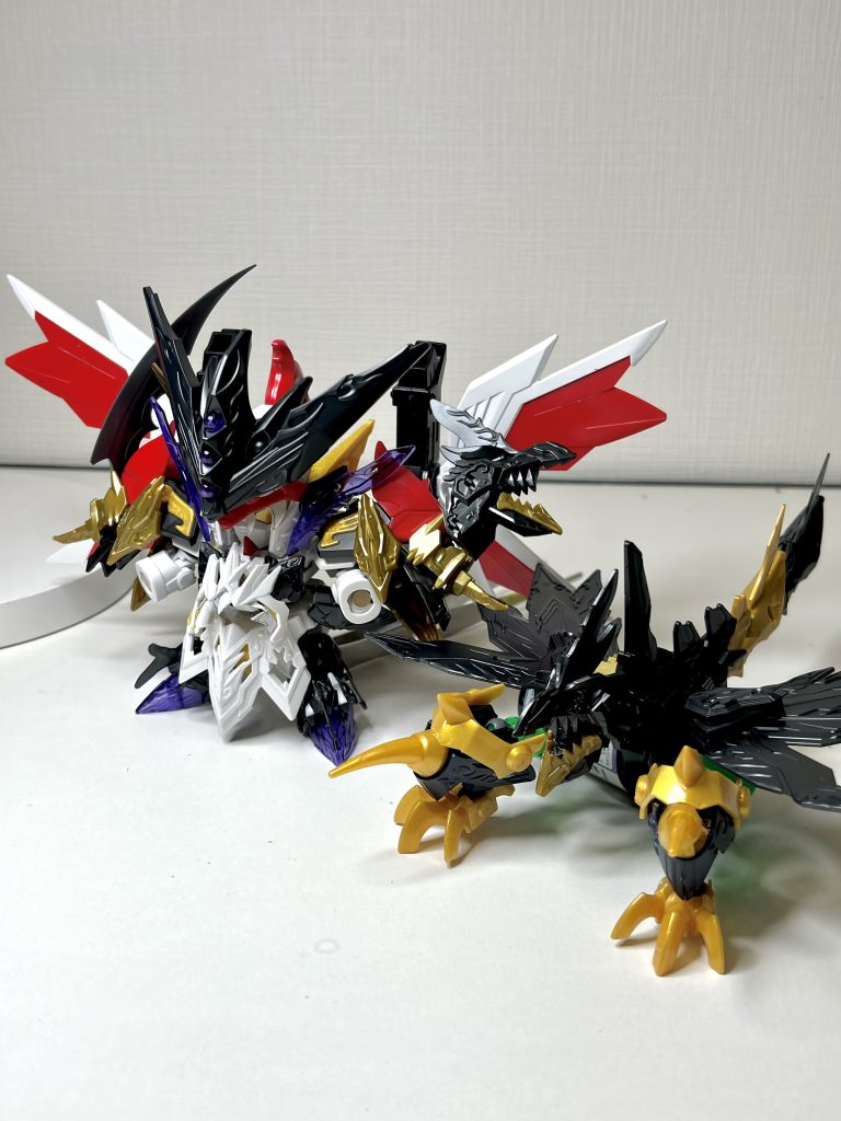 変身前(スペリオルドラゴン=ダークMkⅢ)でも記載しましたが、塗装は蛍光グリーンのキャンディ塗装をエングレ部に施している為全身のエングレが発光します！