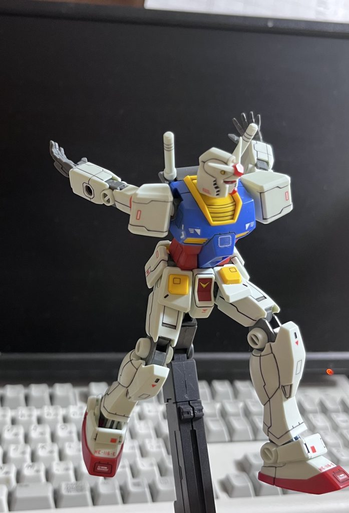 スパイクについてお話をします。まず、大きなバックスイングで踏み切ります。腕を大きく後ろに振ります。この時、肘を反るように伸ばします。