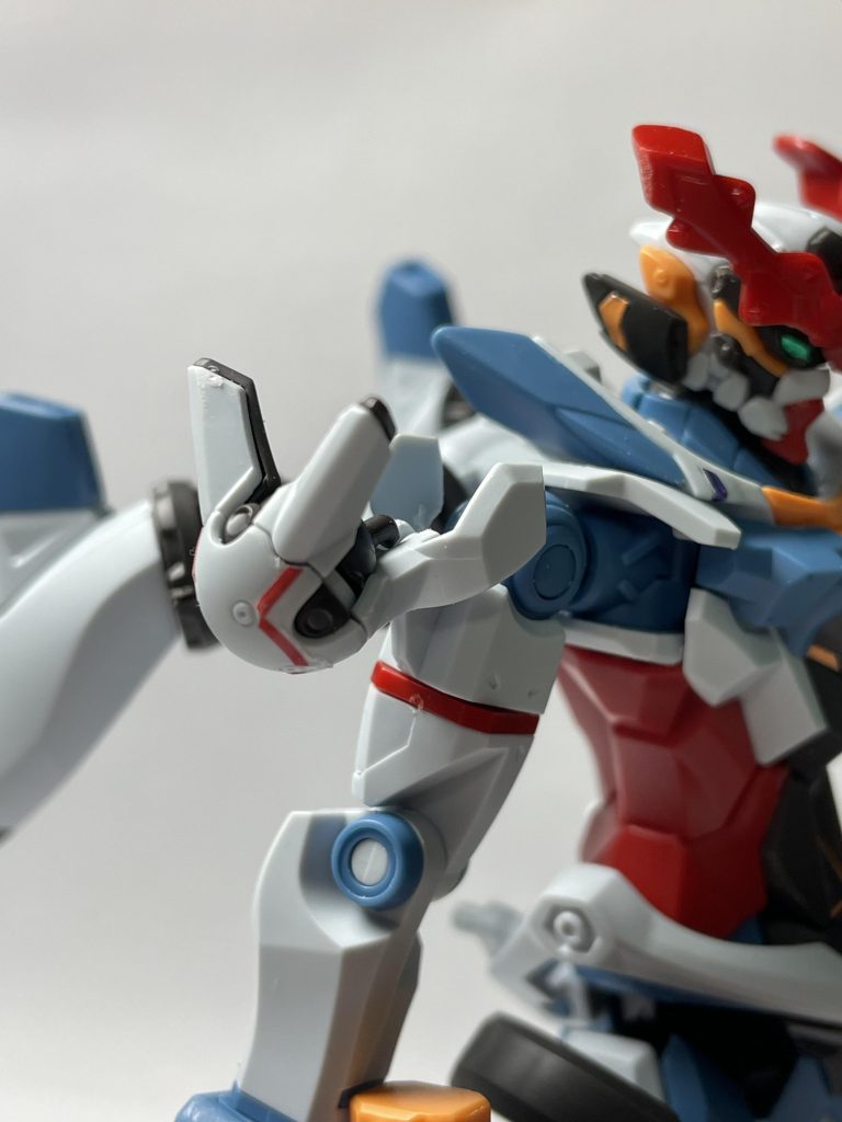 肩はパカパカ開くことができます。