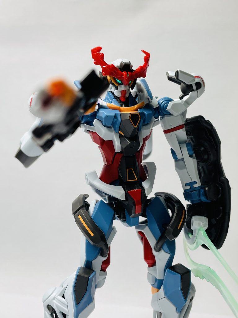 写真で見るといい顔してますねぇ!実際はあれ?こんな顔なのって感じです。写真映えするお顔なのですね。