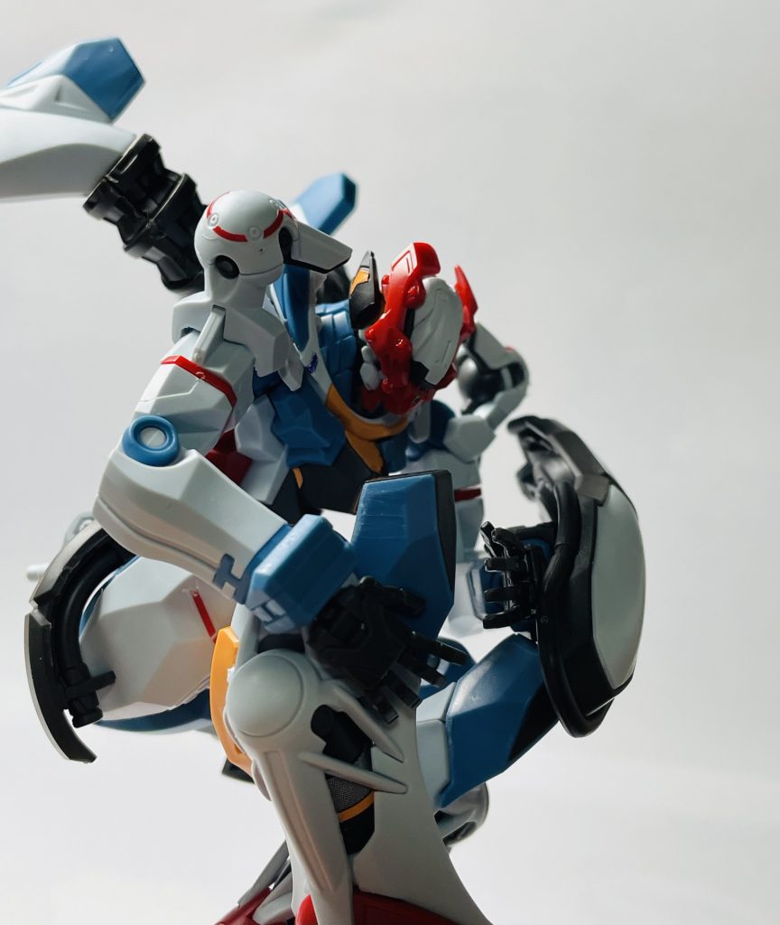 おねんねGQuuuuuuXで終わりになりますー。ジークアクスはエヴァ好き&ガンダム好きの方か異形ガンダムが好きな人にはたまらないと思いました!。足の構造も独特なので、HGに新しい味が欲しい人もおすすめだと感じました!とにかく!ガンスタ一発目の投稿は新作のジークアクスでした!最後まで見てくれてありがとうございました!