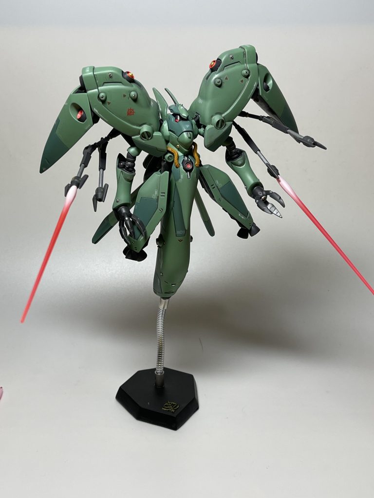 サブアームはマグネットで着脱仕様に変更しました。ビーム刃はジャンクを漁り何とか4本揃った。(画像は2本ですが4本あります。撮影時邪魔になるので敢えて2本にしてます)