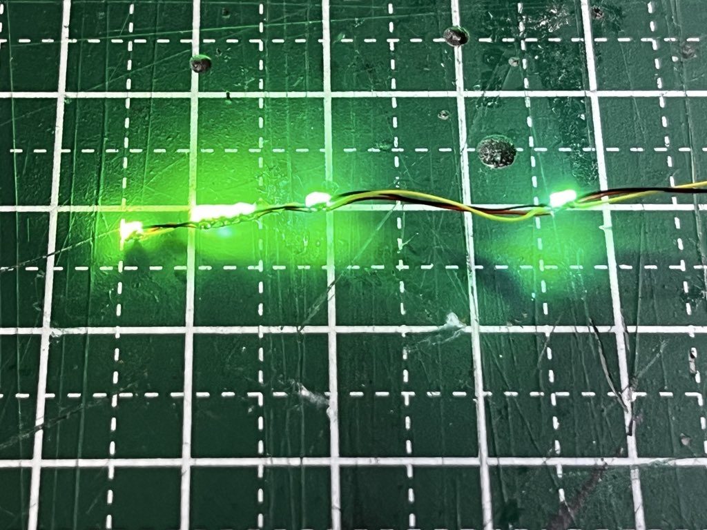 頭部には1010サイズの小さいもの