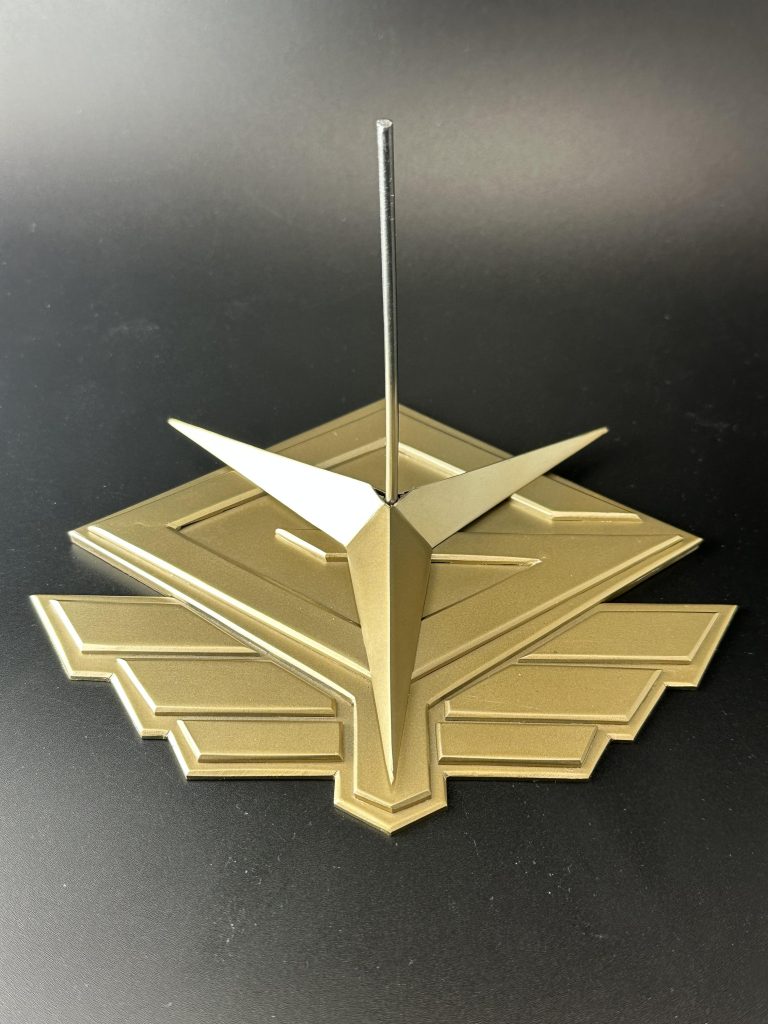 台座〜プラ板からエンブレム風に作ってみました♪