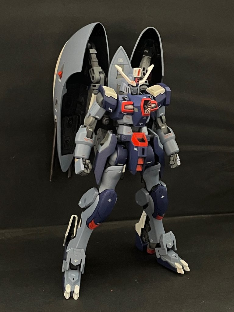 シールドアーマーの接続は肩だと重さで下がって来るのでバックパックに移設後方への取り回しもより自然