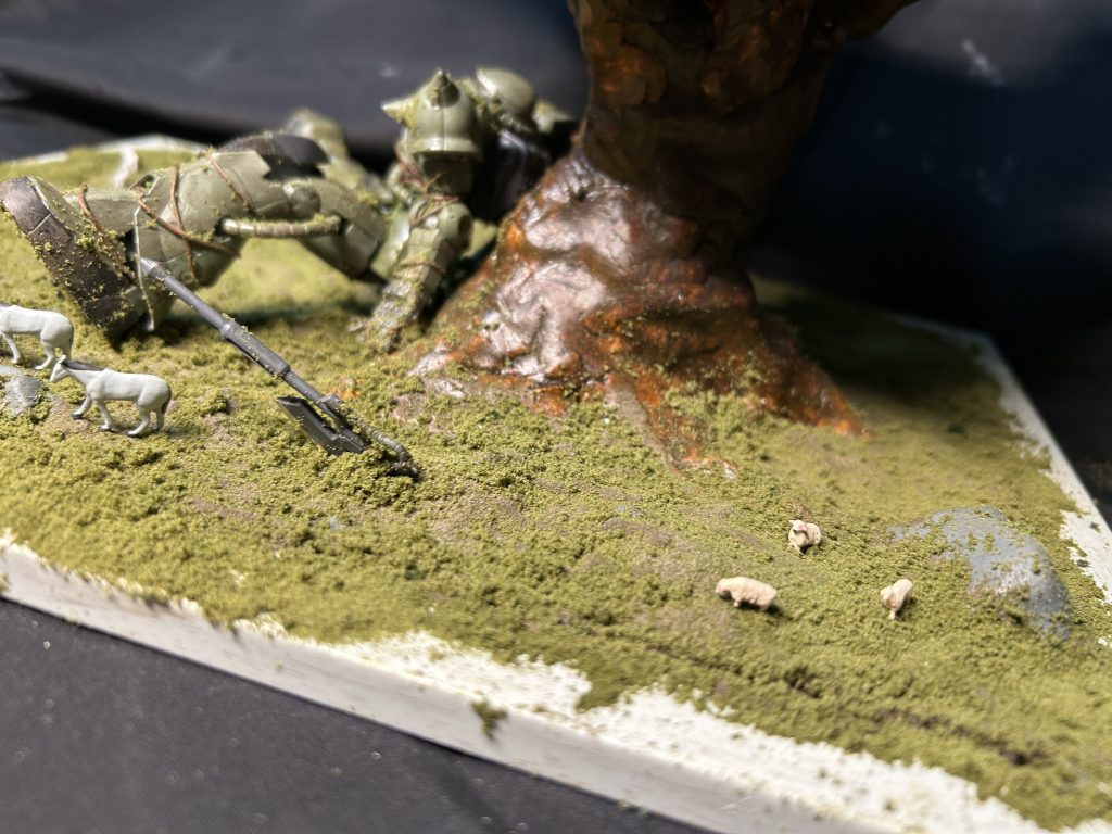 ザクだけだと寂しいと思い、鉄道模型のブースに売ってた情景コレクションの1/150動物ミニチュアを置きました。機械と自然の共生って良いよね。これまた全部で3000円。鉄道模型の怖さの片鱗を味わいました。地面の草はザクについてるものと同じで、土はいつものテクスチャーペイント ダークアースです。