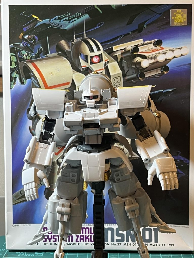 すぐみ(うそ)スタイル変更はジオングを意識してす。30MMからボディ周辺を交換しています。旧キットと関節の互換性は無いので改造です。最近の活躍ではサンダーボルトでビリー・ヒッカムがパイロットとして登場していました。最新刊の24巻まで読んでます。アニメの続編希望!