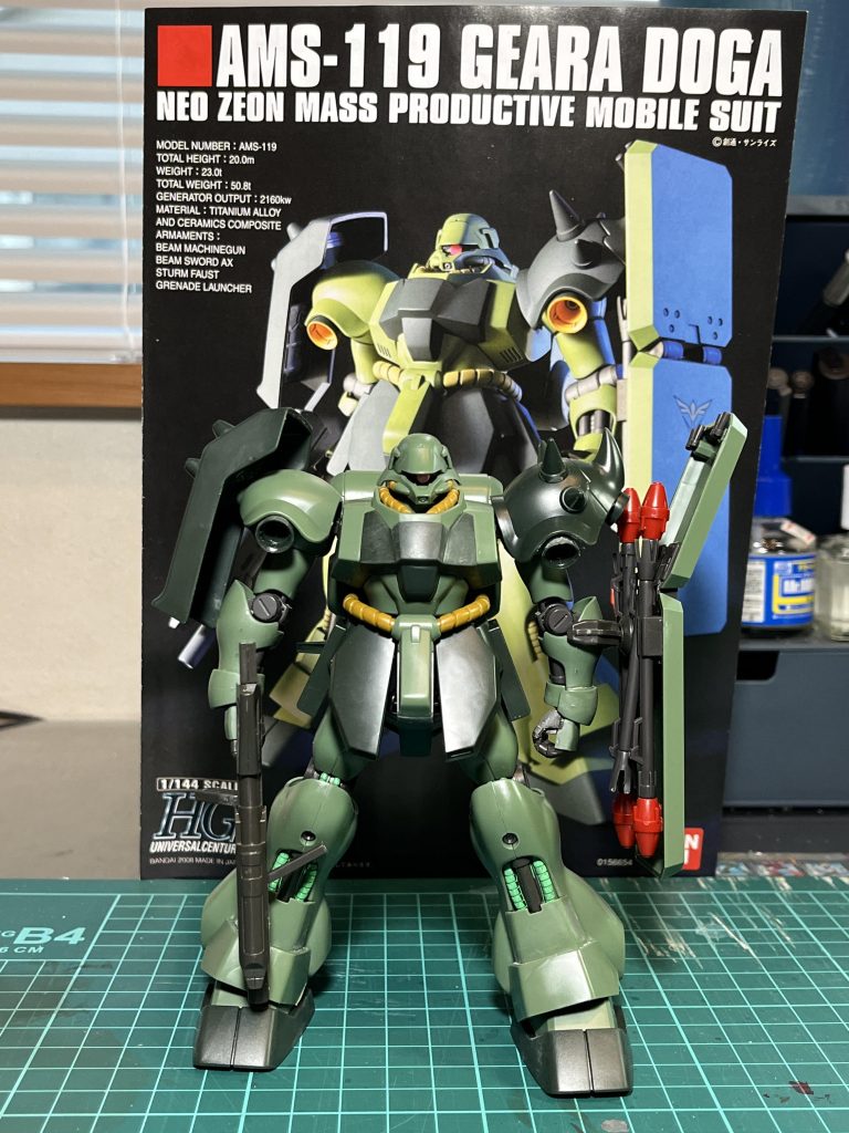 すぐみ膝のパイプだけガンダムアイグリーンで塗ってます。オレンジの塗料持ってないから買いに行こう。