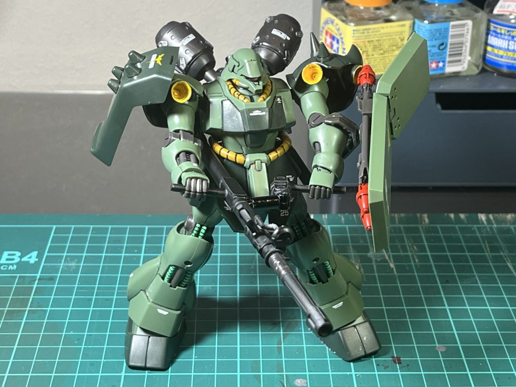 ランゲ・ブルーノ砲の砲身を延長する作業でピンバイスを使ったら指に豆が出来ました。タコが出来るくらいガンプラ作らないと、、まだまだですよね。見てくれてありがとうございます。