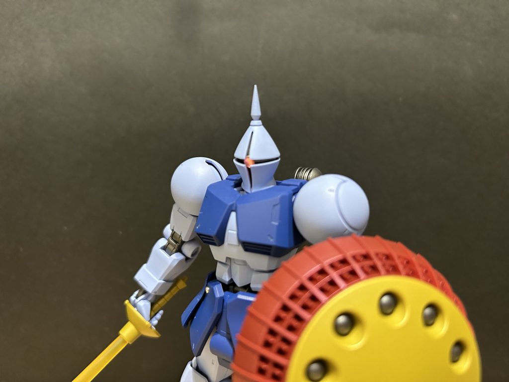 モノアイはHアイズ、裏面にシルバーシール貼って光らせています。