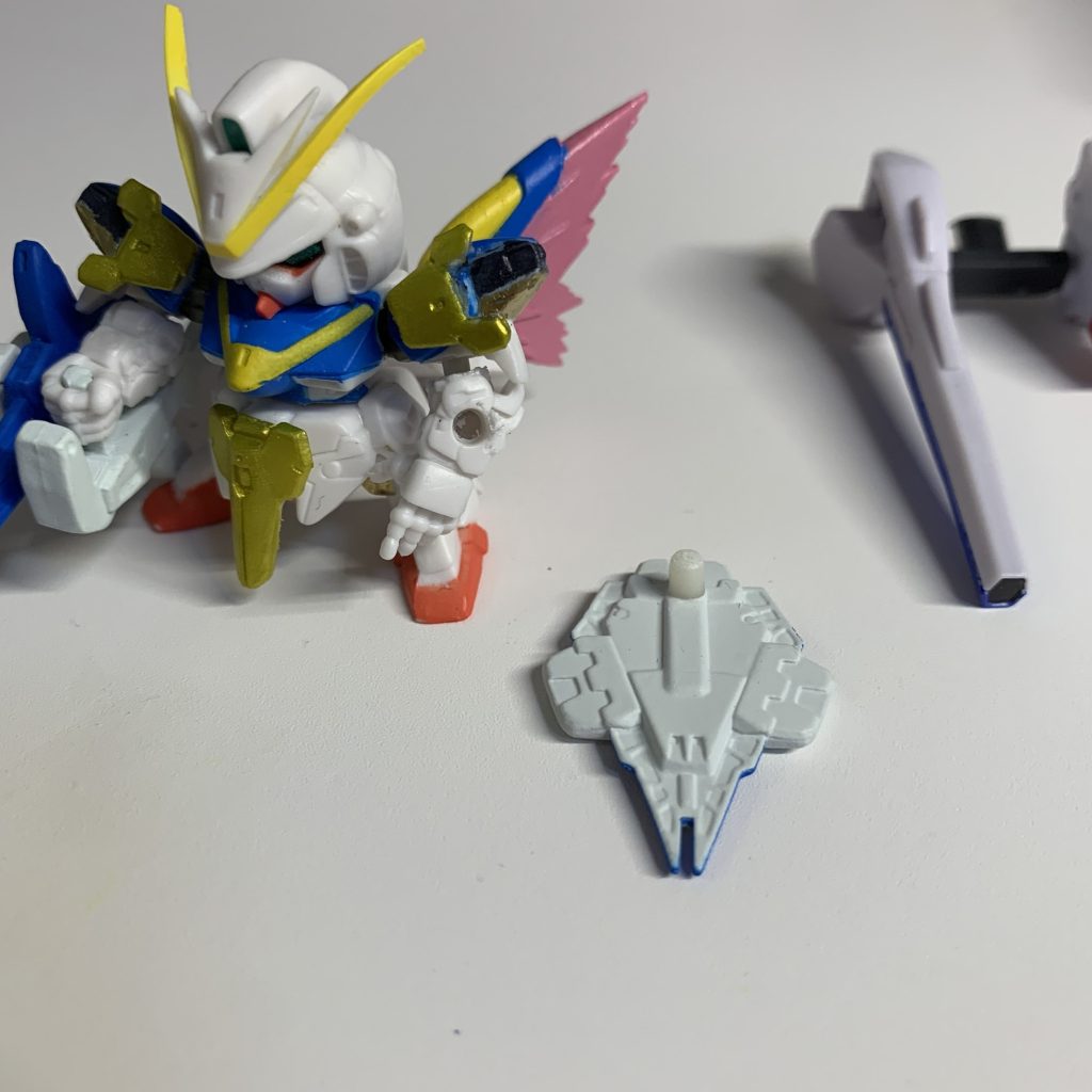 アンサンブルは盾がデカすぎたのでコンバージに腕に穴を開けてはめてます