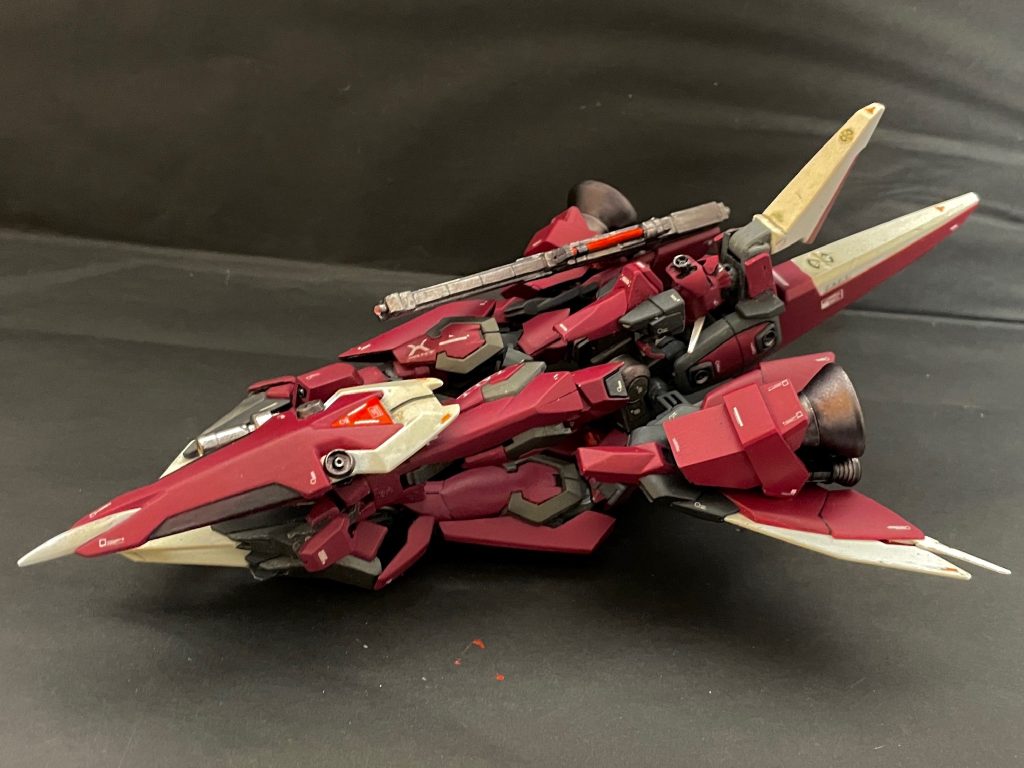 MAモード2 : 高速飛行形態ノーマルイージスからの変化点としてアームで自由度の上がったサイドバインダーの角度を上に向けて空間用ウイングにすることでSFS無しで単独飛行を可能に尚、シールドは右腕に固定したまま