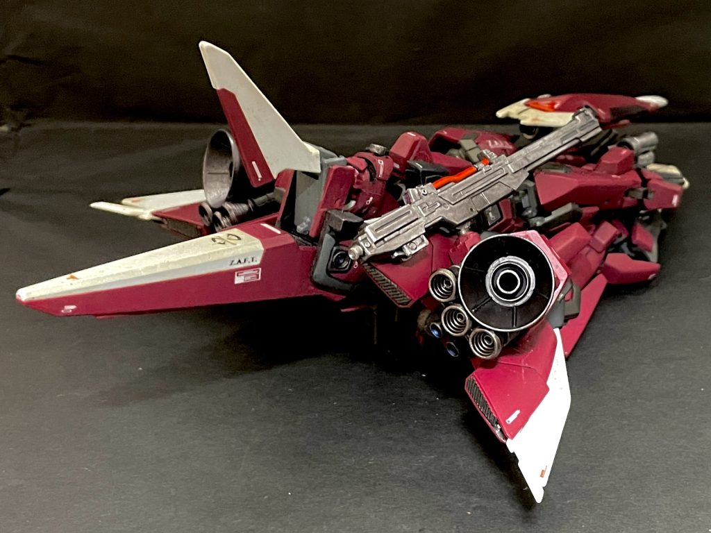 星間飛行および空間飛行の両方に対応空間飛行時にはバーニアユニットをパージすることでさらに軽量化可能※大型バーニアと3連バーニアを含めてカバーでユニット化したバーニアユニットは3mm接続の為、ユニットごとサイドアーマーから取り外し可能