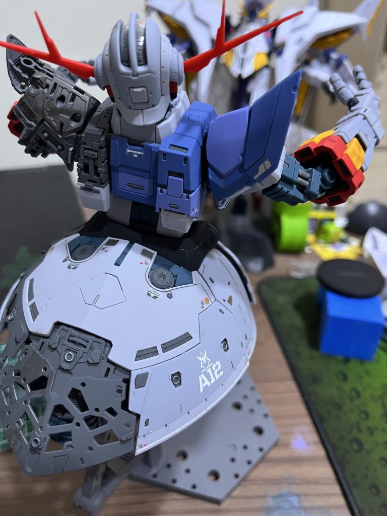 デカールは一部付属のシールのを使いつつシャアザクの水転写式のや他のMSのを混ぜて使ってます