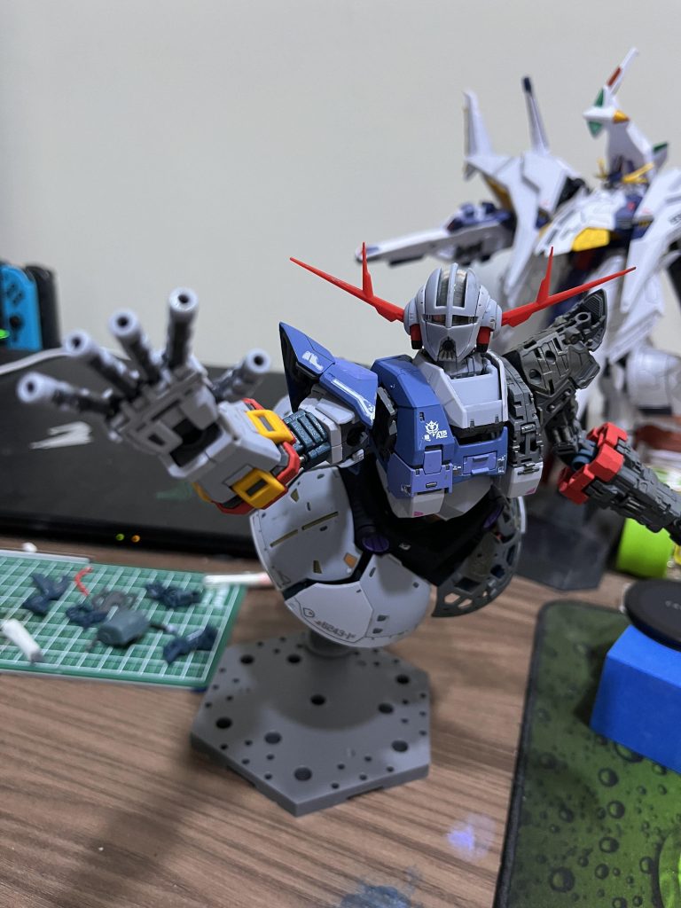 久々の投稿です。人生初RGでファーストガンダムの2.0組んでRGのクオリティに驚きつつジオングが欲しくなったので即入手しました。