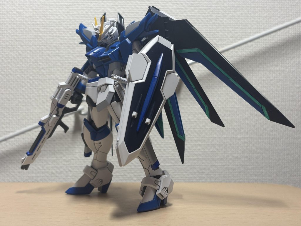 赤→青にガンマカのブルーで変更。翼の白ラインなどはガンマカメタグリーンで。 