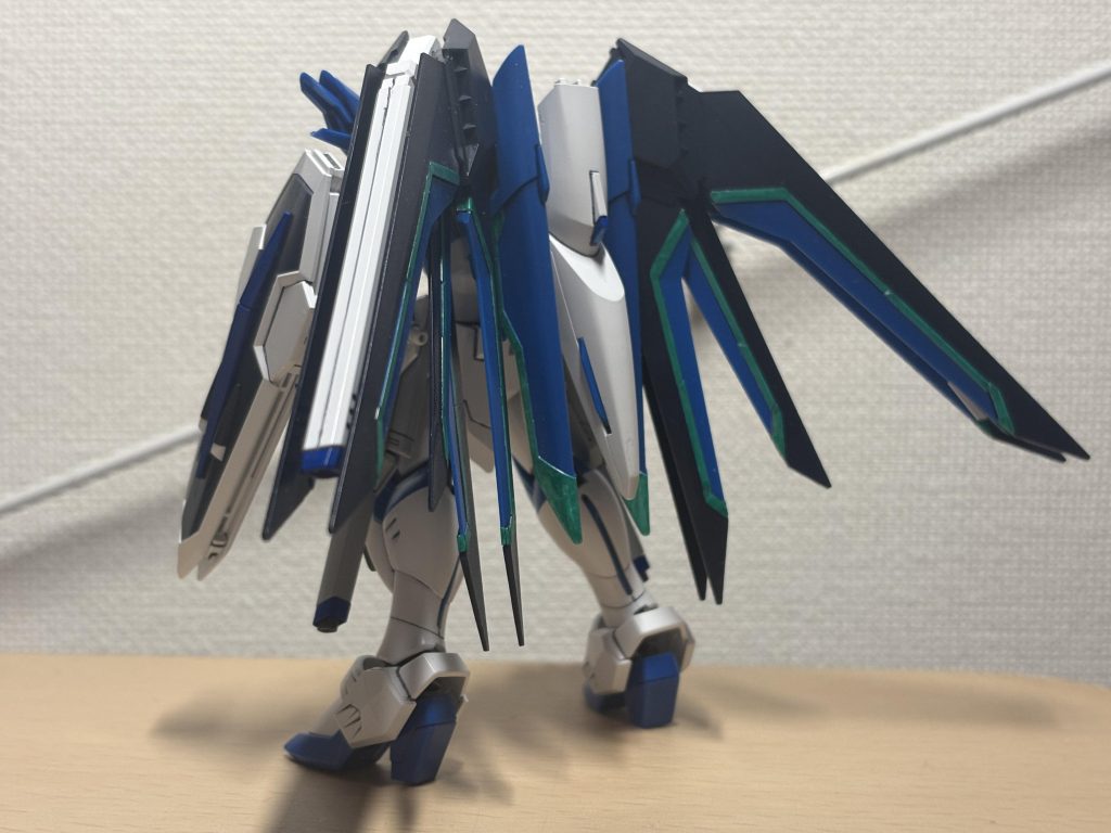 この時、メタグリーンの発色を良くするために、白を下地にしているんですが、思ったよりも緑が目立つので、白下地はやめとけば良かったかなって思ってます。