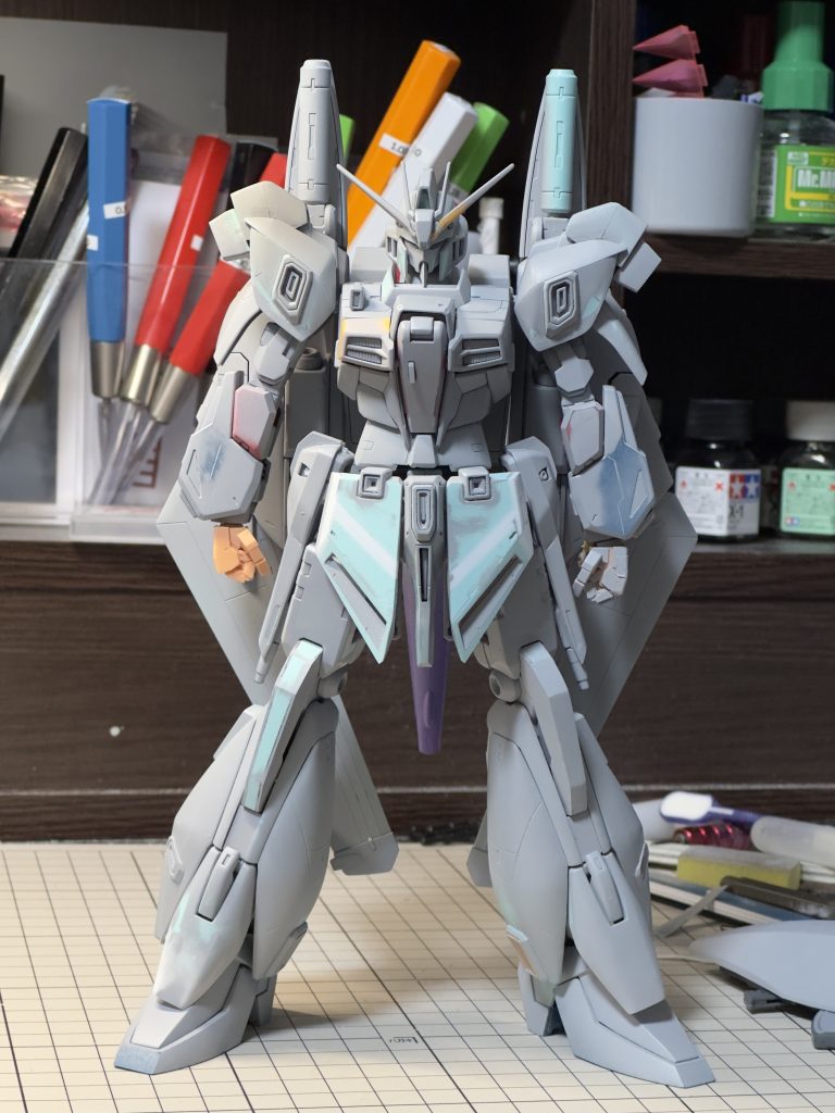 各部の延長工作や手足の取り付けの変更を行い自分好みなスタイルに変更した。