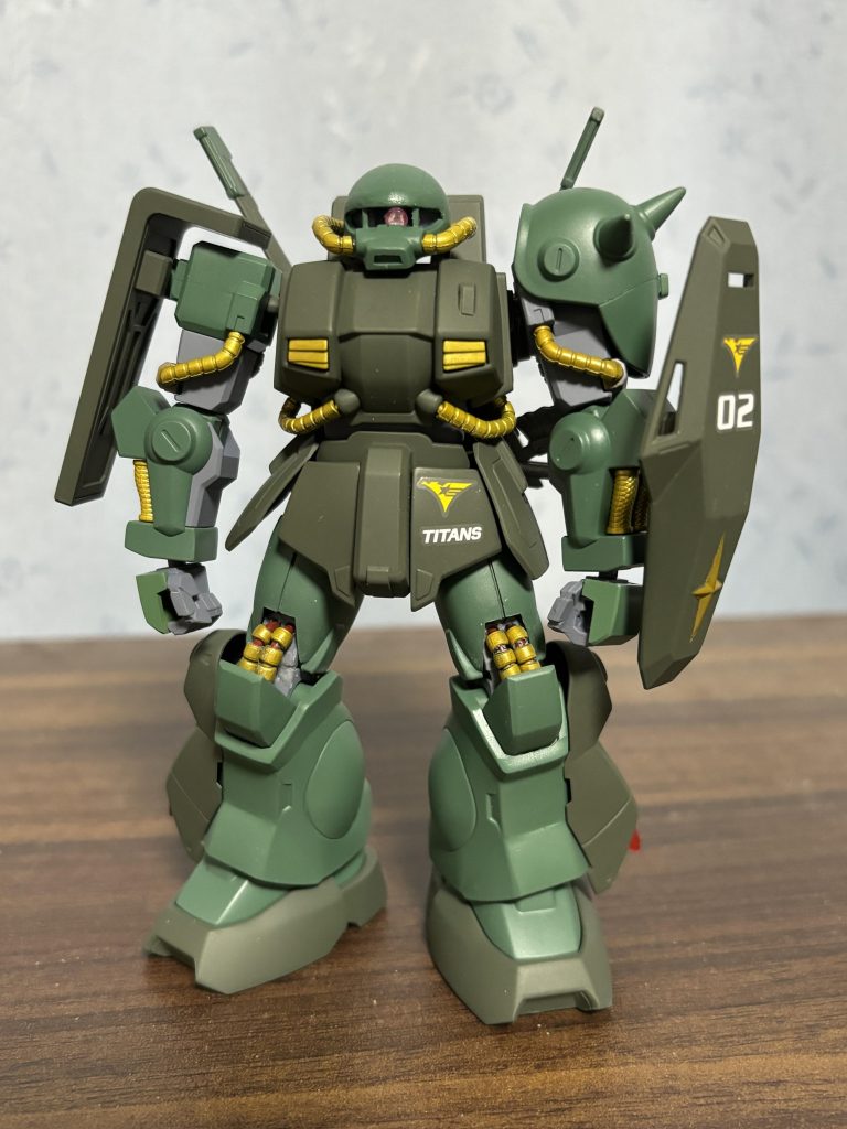 シールド大型化したいなぁとか、スパイク尖らせたいなぁとかデカールを全体にとか構想はあったんですが今回は土日で完成をテーマにしてたのでw