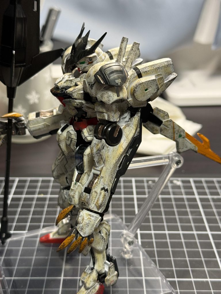 キャリバーンは汚れたイメージが付きにくいですが、バルバトスの腕がつくだけで汚しが似合う雰囲気になった気がします。