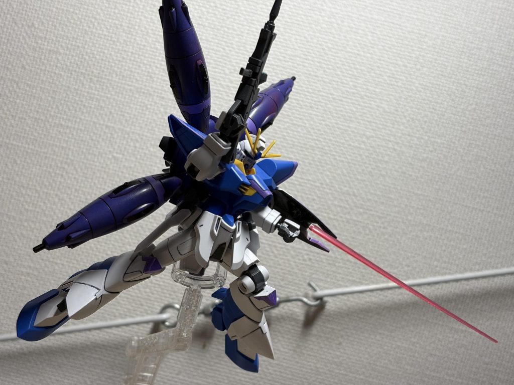 サーベルパーツは平たく成形されてる物なら使えます。昔はプロヴィのサーベルパーツしか刺せなかったみたいですから。平たいサーベルって00以降ですよね、使われだしたの。