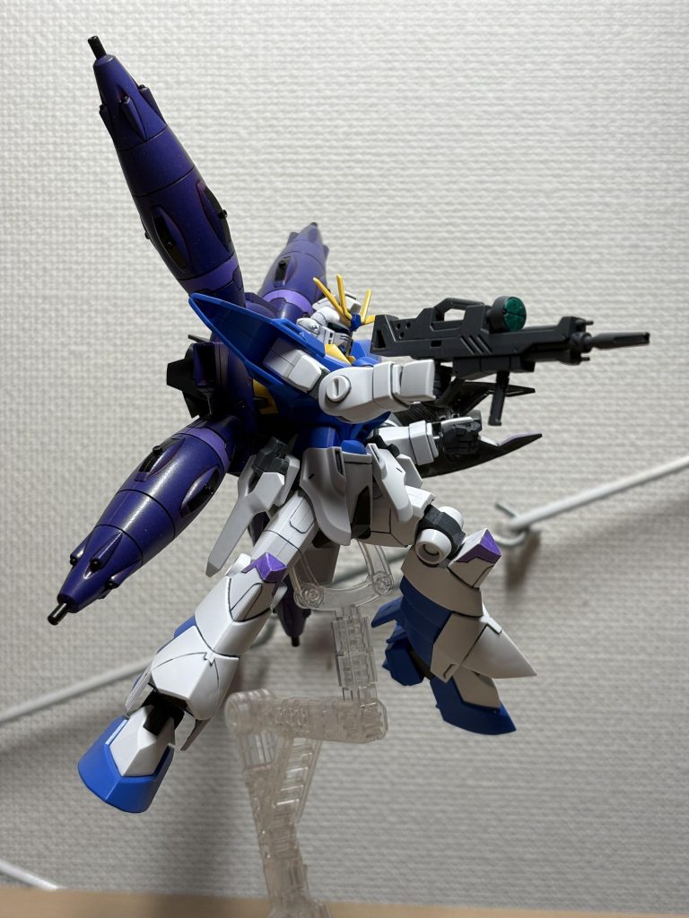 さて、ここまで見て頂いて、ドレッドノートのキットを作ったことのある人なら、もしかしたら違和感に気付いたりしませんか? …膝が思ったよりも曲がってる、と!