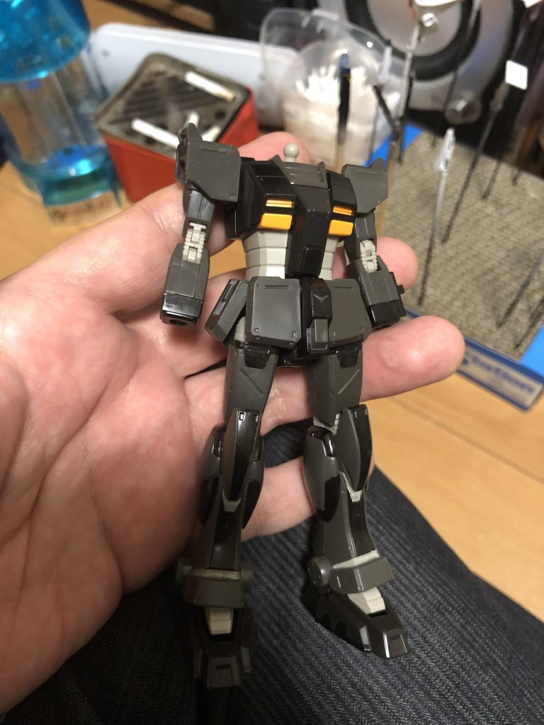 成形色の黒っぽいパーツも2色でかっこいいです。